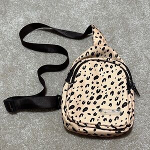 Fighting eel crossbody